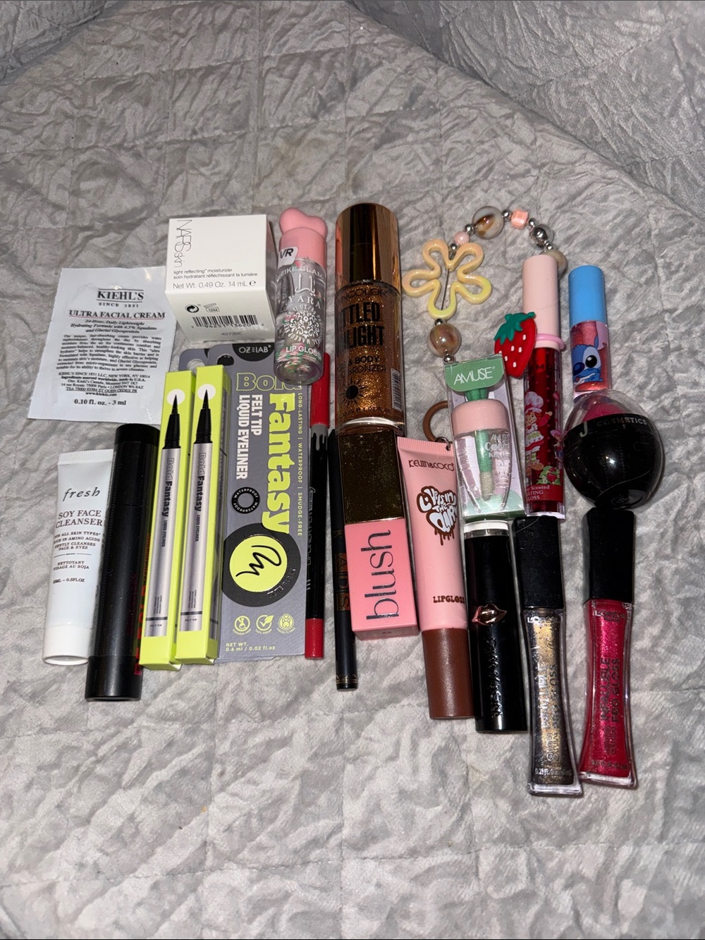 Mixed Makeup Lot - all brand new/- 18 piece lot